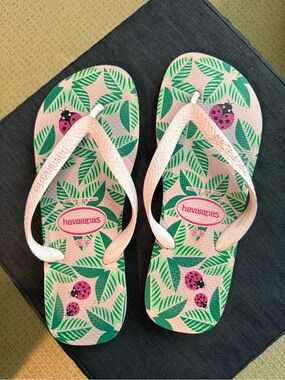 Havaianas Pink Strapped Flip Flops with Green Leaf & Ladybug Print